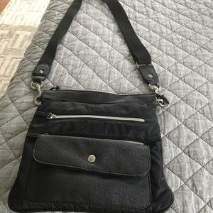 Crossbody handbag